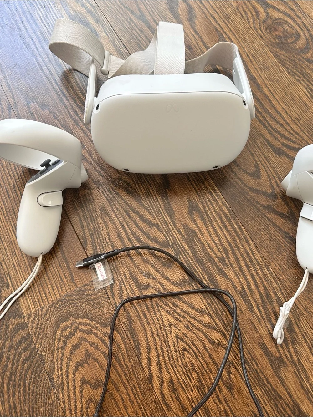 Oculus White VR Headset with Black Foam Face Cushion